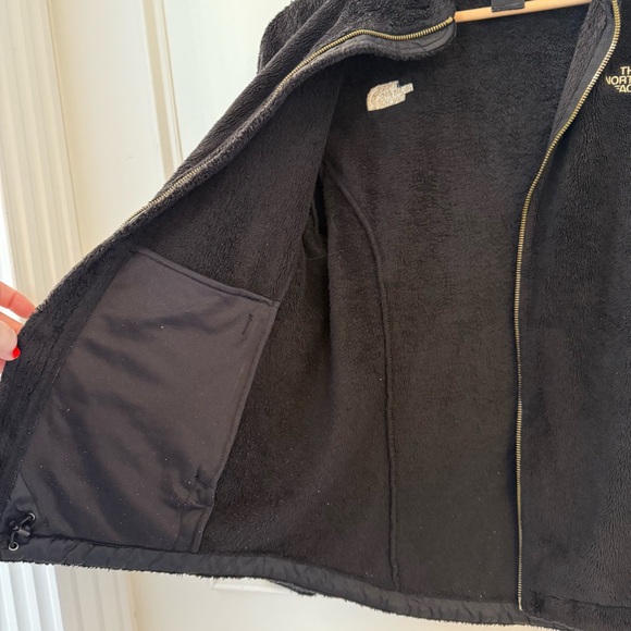 The North Face Osito Jacket, Black with Gold Logo on Front and Back, Medium - Picture 4 of 6